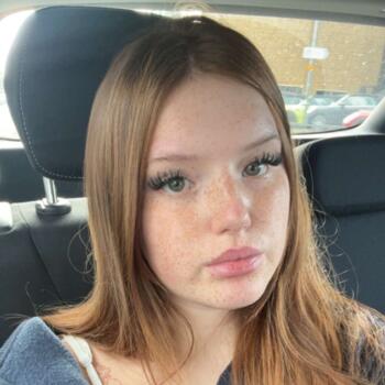 Babysitter in Thames Ditton: Katie