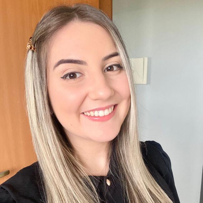 Babysitter in Criciúma: Barbara