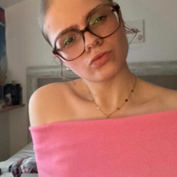 Babysitter in Saint-Sébastien-sur-Loire: Ela