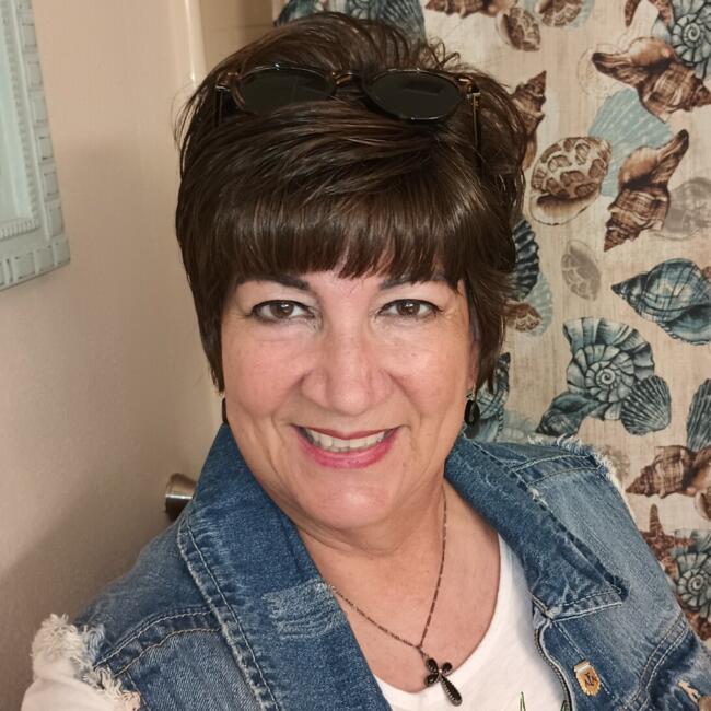 Babysitter in Pueblo Muñoz: Elizabeth Diane
