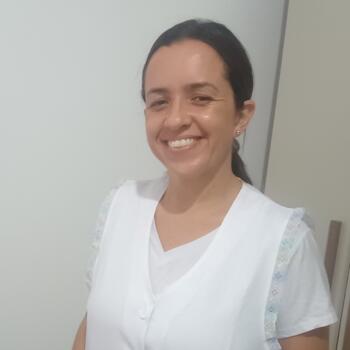 Babysitter Guarujá: Karina