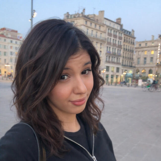Babysitter in Paris: Anais