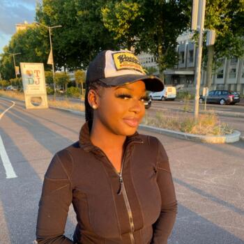 Baby-sitter in Rouen: Brenda