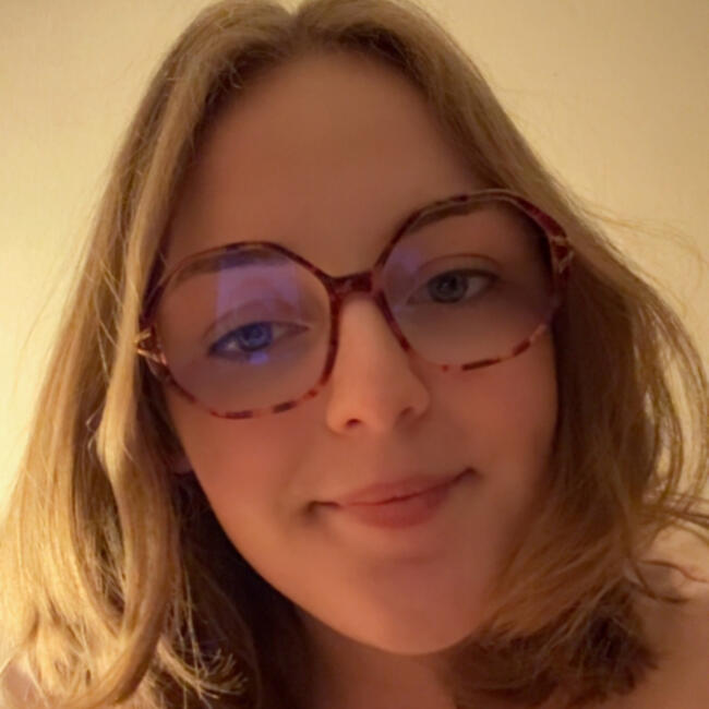 Babysitter in Aunou-le-Faucon: Anais