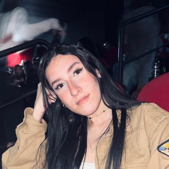 Babá em São Vicente: Julia
