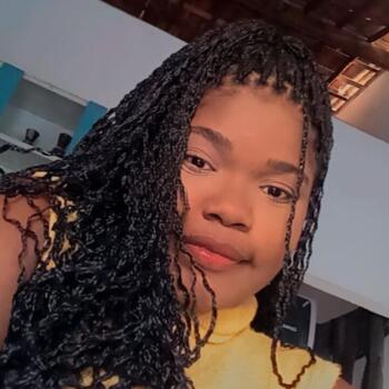 Babysitter in Japaratinga: Maria