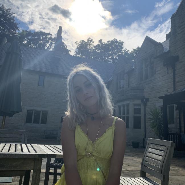 Babysitter in Chessy: Maelyss