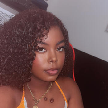 Babysitter in Brooklyn: Akeiza