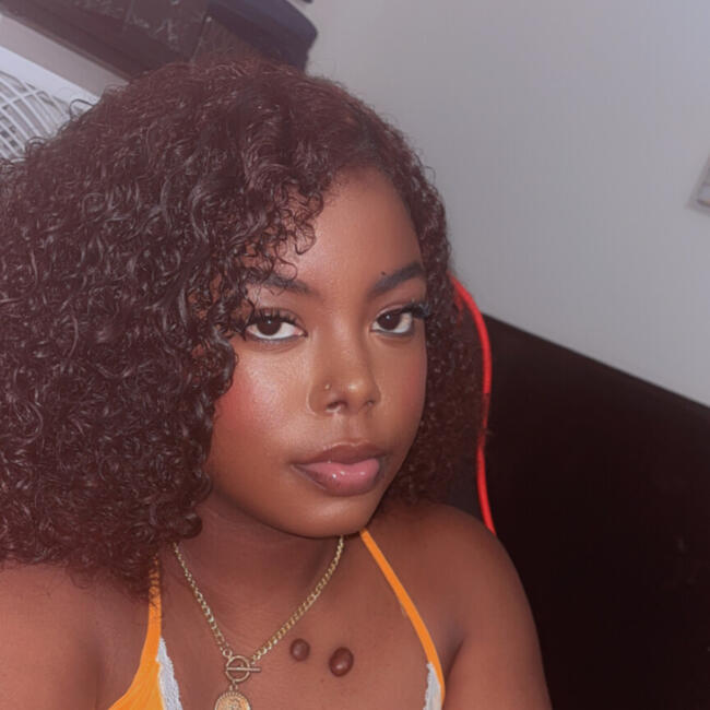 Babysitter in Brooklyn: Akeiza