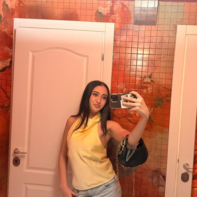 Babysitter in Florence: Amira
