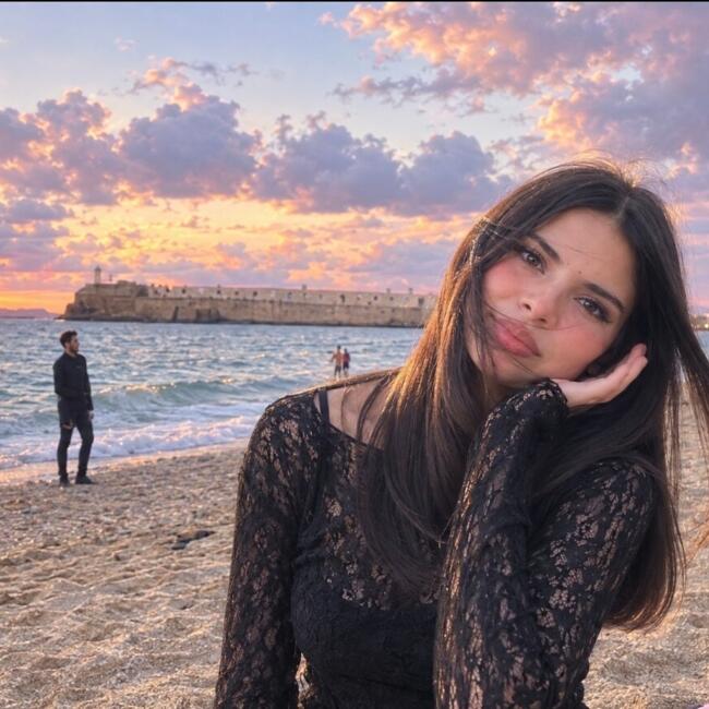 Babysitter in Algiers: Widad