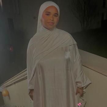 Babysitter in Poitiers: Mina