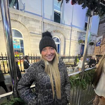 Babysitter in Galway: Chloe