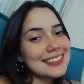 Babá em Brasília: Larissa