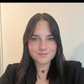 Babysitter in Saint-André-le-Coq: Carline