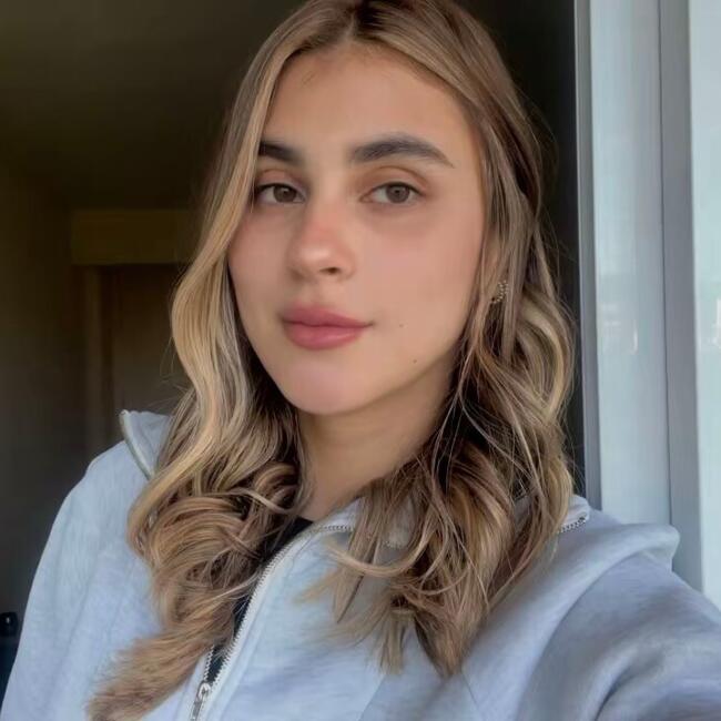 Babá em Piçarras: Aline