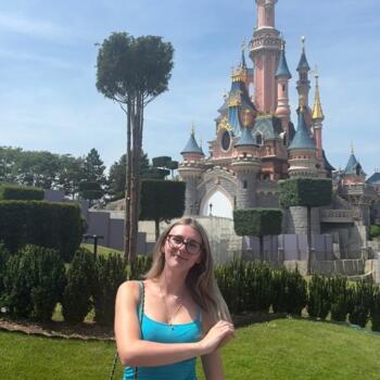 Babysitter in Luxembourg: Evie