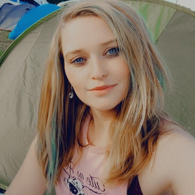 Babysitter in Eeklo: Naomi