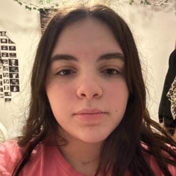 Babysitter in Mentor: Riley