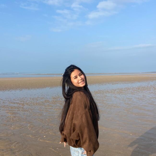 Babysitter in Chaville: Angie-linh