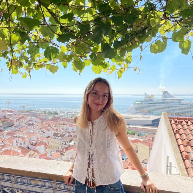 Babysitter in Paris: Lucie