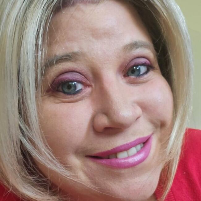 Babysitter in Dun-le-Roi: Delphine