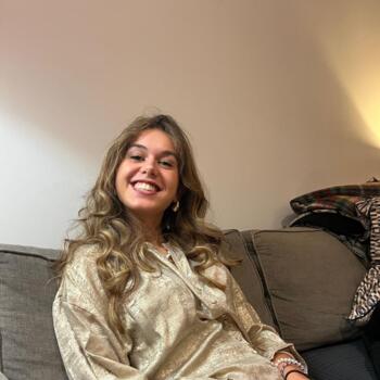 Babysitter in Gradignan: Maya