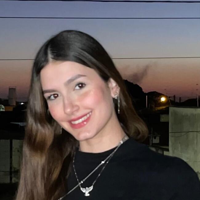 Babysitter in Maringá: Maria eduarda