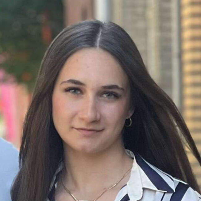 Babysitter in Aalst: Elisa