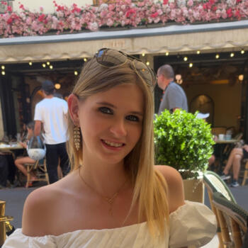 Baby-sitter Saint-Tropez: Cynthia