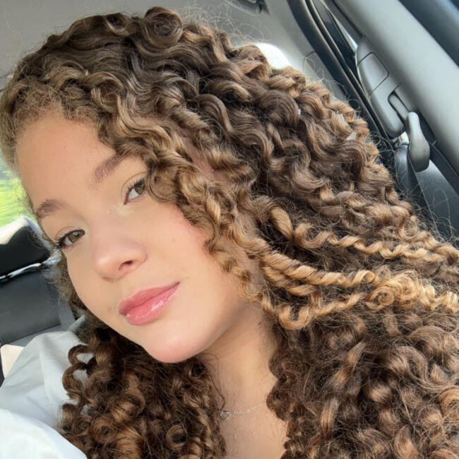 Baby-sitter in Vuarrens: Suelen