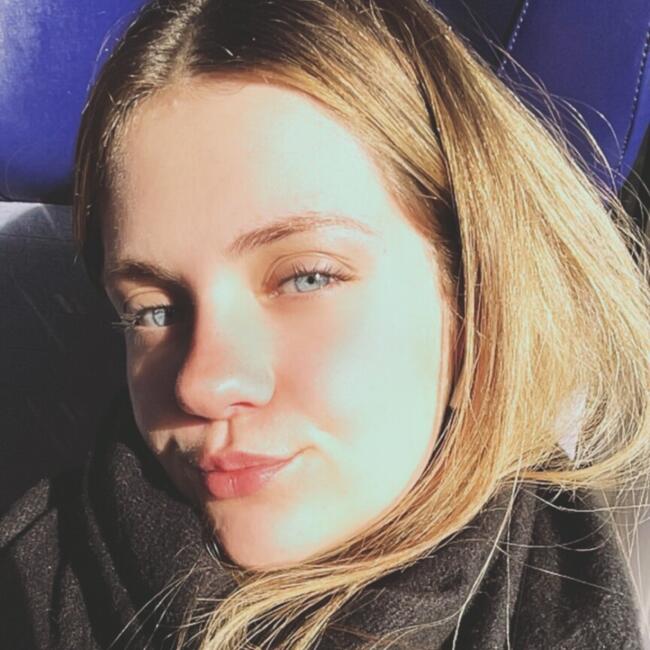Babysitter in Lisieux: Yllona