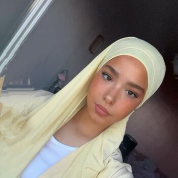 Babysitter Montataire: Lahya