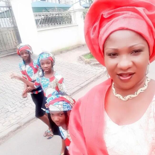 Baby-sitter in Hamilton: Adim