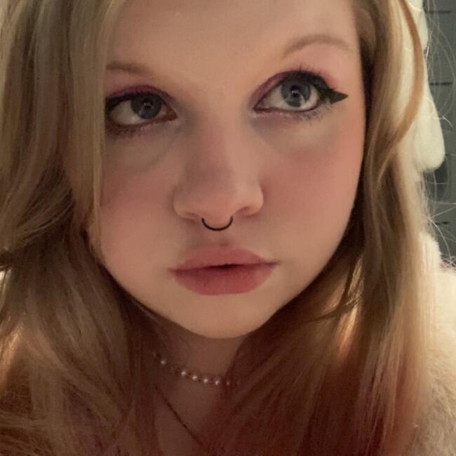 Babysitter in Fairmont: Isabella