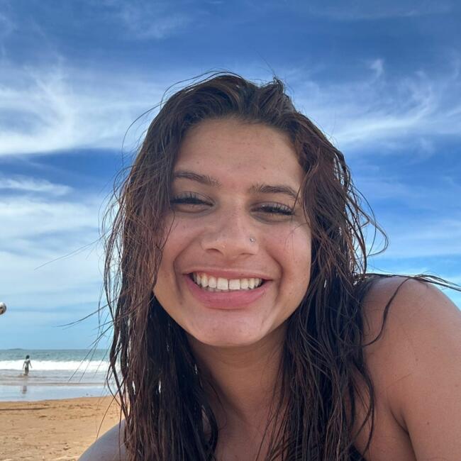 Babá em Vila Velha: Letícia (Tia Le)