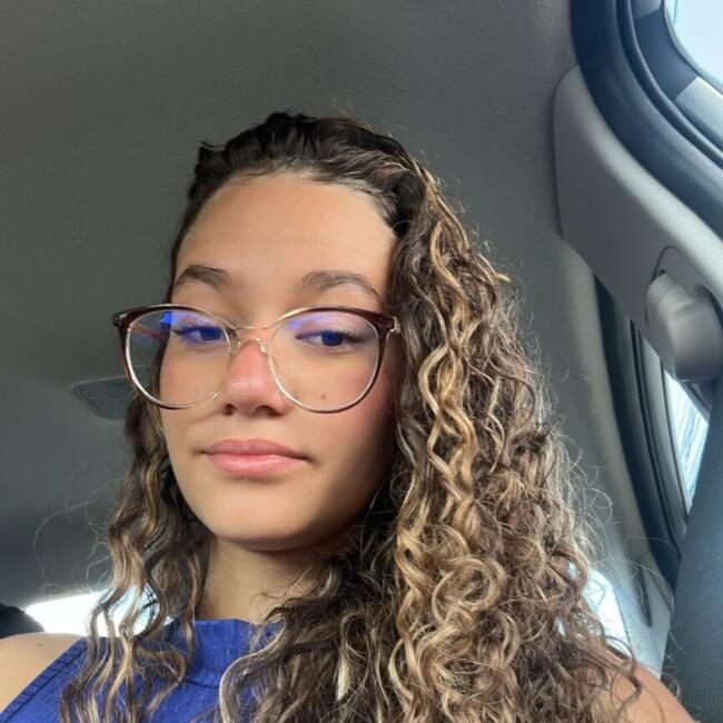 Babysitter in Salvador: Nina