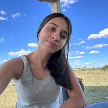 Babysitter in Trinidad: Camila