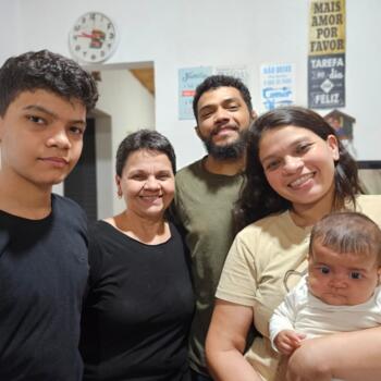 Emprego de babá em Sarandi: emprego de babá Larissa