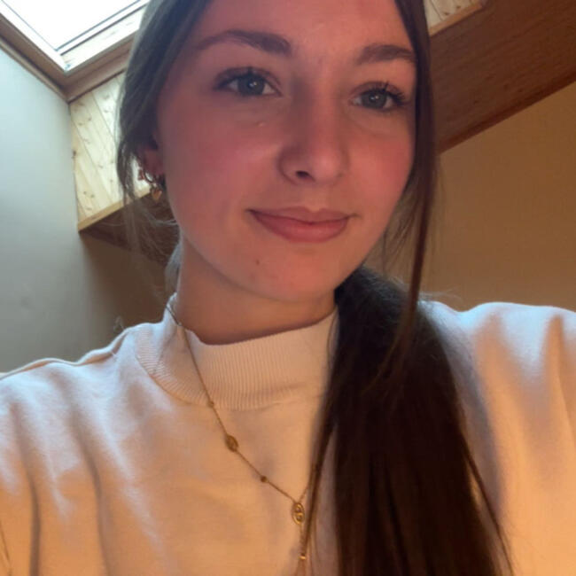 Babysitter in Apremont (Ain): Charlène