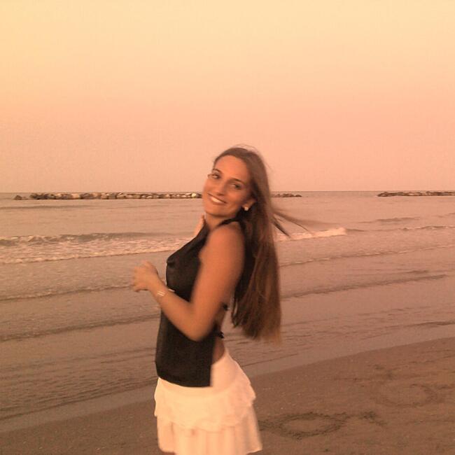 Babysitter in Cupra Marittima: Veronica