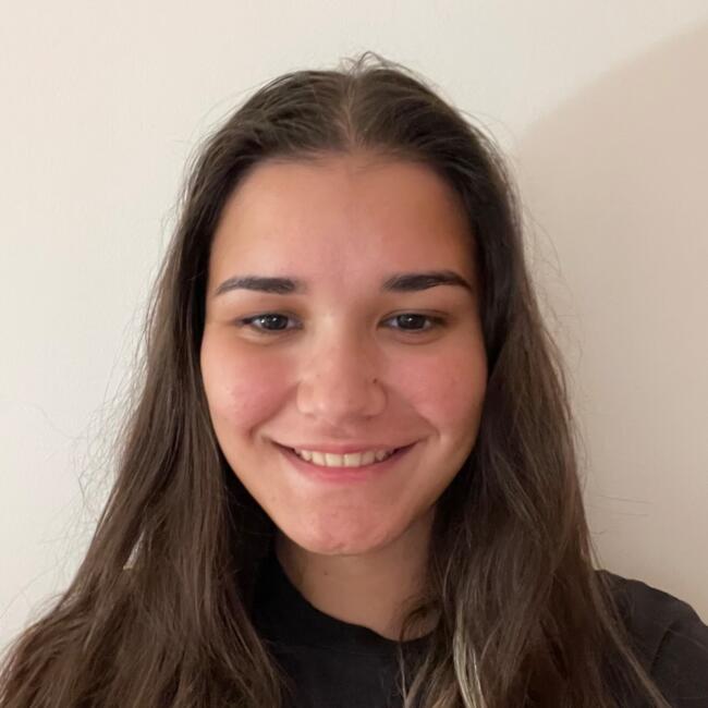 Babysitter in Seixal: Ines