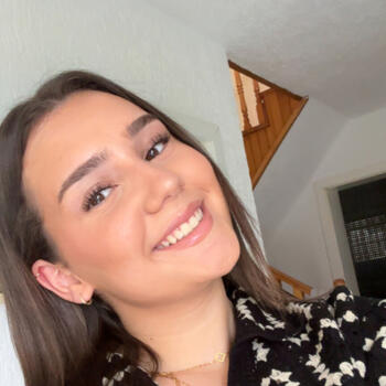 Babysitter in Bussy-Saint-Georges: Debora