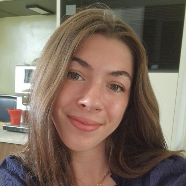Babysitter in Tournon-sur-Rhône: Elia