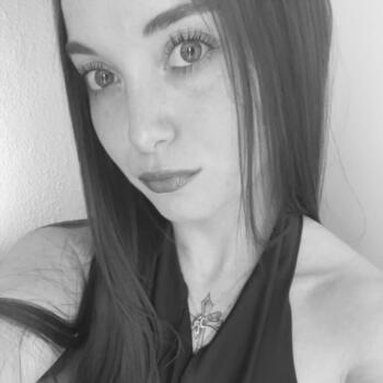 Babysitter in Azay-le-Brûlé: Nina