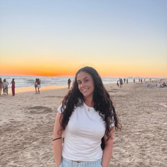Babysitter in Seville: Miriam