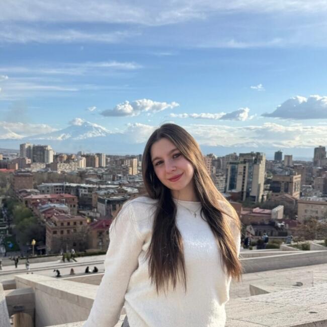 Babysitter in Nicosia: Cecile