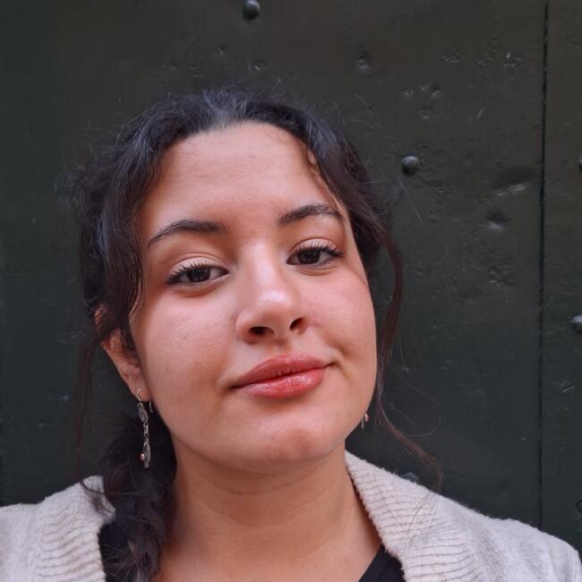 Babysitter in Rome: Amira