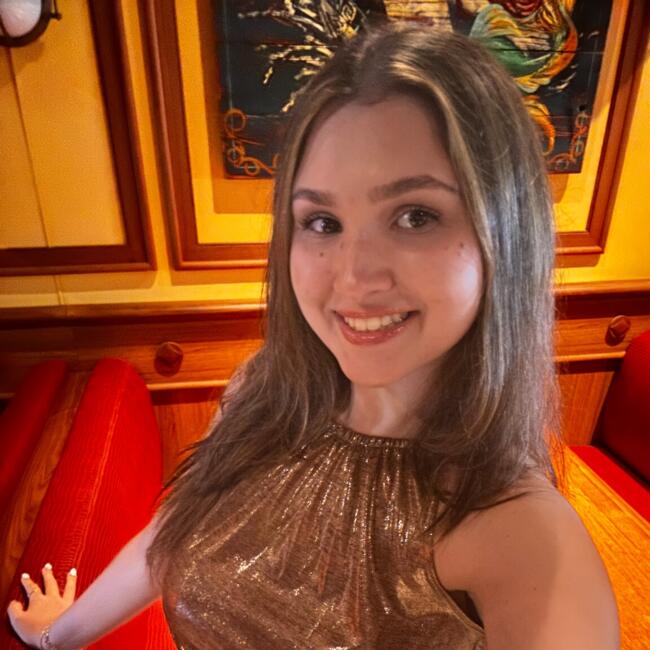 Babysitter in Miramar: Nicole