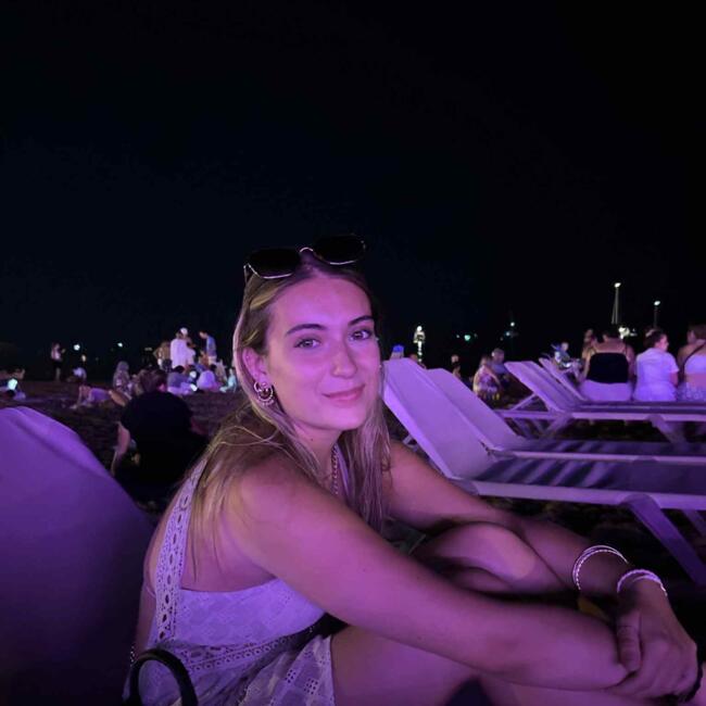 Babysitter in La Flèche: Léa